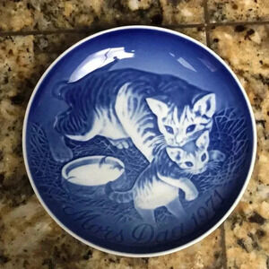 Bing & Grondahl Copenhagen Porcelain Cat Plate